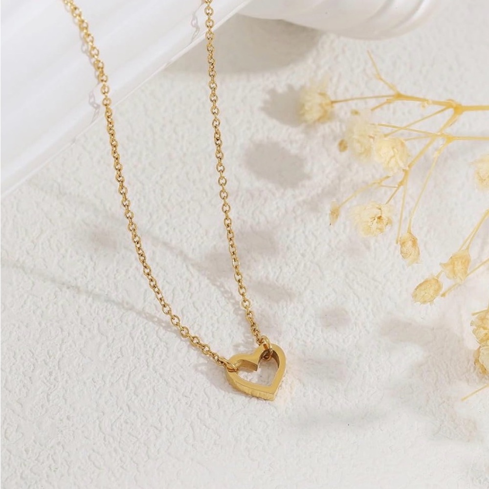 Elegant Gold Heart Pendant Necklace